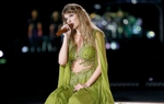 Trở lại sau khi ngầm xác nhận chia tay bạn trai: Taylor Swift mắc lỗi liên tục trên sân khấu