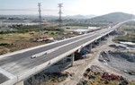 Tập trung gỡ vướng để triển khai các dự án đầu tư xây dựng đường bộ cao tốc và bất động sản
