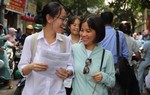 Phụ huynh "cân não" chọn nguyện vọng vào 10 cho con