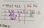 Bài toán đang có đáp án đúng, người chấm sửa lại 1 dòng khiến dân tình tranh cãi