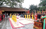 Tới Lễ hội Đền Hùng, không quên thắp hương tại đền thờ Tổ Mẫu và Quốc Tổ
