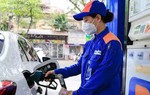 Từ 15h ngày 3/4: Giá xăng tiếp tục tăng nhẹ