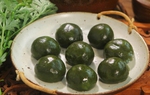 Loại rau quen thuộc làm bánh màu xanh ngọc bích dâng cúng Tết Thanh minh đẹp mắt
