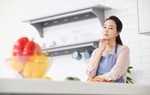 Tá hỏa khi mở tủ lạnh nhà chị dâu để tìm nước uống