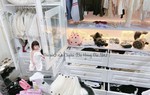 Nghiện mua đồ chơi và quần áo cho con mỗi tháng, mẹ 9x mách chị em cách mua bán tiết kiệm tiền