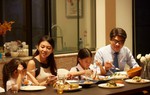 Cả nhà ngỡ ngàng với kế hoạch kỉ niệm 10 năm ngày cưới của anh rể