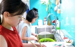 Bé gái 12 tuổi tự tay vào bếp nấu ăn cho gia đình nhân Ngày của Mẹ