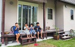Ngôi nhà nhỏ nhưng sắp xếp cực khéo của vợ chồng bỏ phố về quê 