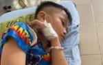 Khát vọng đến trường của bé trai 8 tuổi mắc bệnh hiểm nghèo