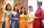 “Nghe áo dài kể chuyện” tại Pháp: Những câu chuyện chạm tới trái tim khán giả