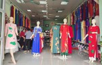 Đưa sản phẩm áo dài từ miền quê ra thị trường 