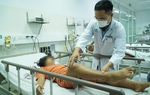 Ba anh em ruột bị ngộ độc botulinum sau khi ăn giò lụa bán dạo