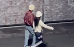 Jennie (BLACKPINK) và V (BTS) nắm tay nhau dạo phố ở Pháp