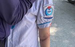 Bé gái 8 tuổi bị gãy tay do áo chống nắng cuốn vào bánh xe