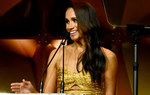 Meghan được khen vì hành động tri ân cố Vương phi Diana và mẹ trên sân khấu nhận giải