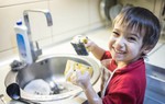 Con trai hỏi "Sao mẹ lại bắt con làm việc nhà?”, câu trả lời của người mẹ rất đáng học hỏi