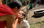 Khoảnh khắc ngọt ngào của Kim Lý và các con