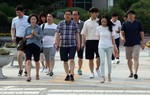 Người dân Hàn Quốc được kêu gọi mặc quần đùi để... tiết kiệm điện