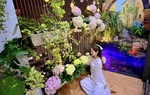 Mẹ đảm biến góc ban công 4m2 thành nơi đủ hoa và bể cá mà vẫn thoáng đẹp
