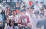 Netizen bàn luận về chuyện hậu trường phim khi dùng hình diễn viên làm ảnh thờ