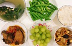Em chồng nấu cơm cữ vừa ngon vừa đẹp mắt cho chị dâu