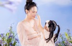 Mẹ bầu Đàm Thu Trang khoe nhan sắc mặn mà bên con gái Suchin