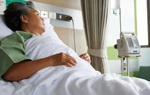 Ngày mẹ chồng nhập viện, chúng tôi mới biết bí mật của bà và chị chồng