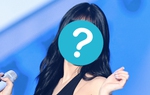 Nữ idol liên tục gặp sự cố khi đang biểu diễn