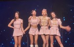 Jennie rời sân khấu ngay khi đang biểu diễn vì lý do sức khỏe