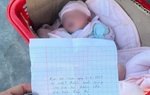 Bé trai sơ sinh bị bỏ rơi bên đường kèm lá thư "nhờ nuôi giúp, cho ăn học đầy đủ"