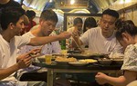 Khám phá nhà hàng nằm sâu trong lòng đất dành cho dân "sành lẩu"