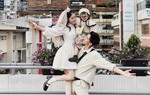 Bộ ảnh "cả thế giới trên tay ba" đáng yêu của gia đình nhỏ ở Đà Lạt