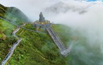 Du khách đổ xô về Sa Pa, Fansipan tránh nóng hè