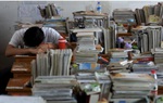 Con được nhận vào Đại học Thanh Hoa, bà mẹ giúp con dọn dẹp phòng mới hiểu lý do vì sao