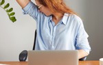 Mùa nóng, kiểm soát mồ hôi ở nơi làm việc thế nào để không rơi vào cảnh "xấu hổ"