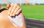Cần làm gì khi dị ứng kem chống nắng gây ngứa?