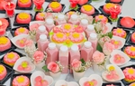 Bữa tiệc thôi nôi trăm hoa đua nở ngập sắc hồng mẹ dành cho con gái