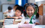 Trẻ được nuôi dạy kiểu này thường rất tự tin và chủ động