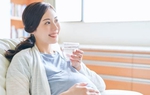 3 thời điểm uống nước của bà bầu giúp nước ối trong, thai nhi phát triển tốt hơn
