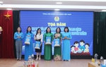 "Mẹ là người có thể thay thế bất kì ai nhưng không ai có thể thay thế được mẹ"