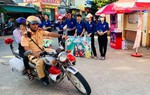 Quên giấy tờ thi tốt nghiệp THPT, nhiều thí sinh được CSGT dùng xe đặc chủng chở về lấy