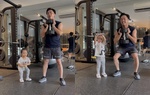 Đàm Thu Trang thích thú với khoảnh khắc con gái bắt chước Cường Đô La tập tạ