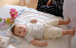6 tín hiệu ngầm trẻ sơ sinh gửi tới bố mẹ khi đạp chân