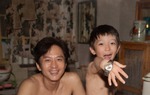 Người cha huấn luyện con trai ngốc nghếch bị đuổi học thành phi hành gia