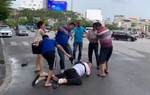 Tạm giữ hình sự 2 đối tượng đánh phóng viên Đài Phát thanh và Truyền hình Hà Nội nhập viện