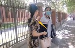 Bức ảnh chị đưa em gái đi thi gây sốt mạng xã hội