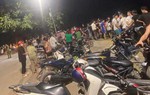 Ghen tuông, chồng đâm vợ rồi phóng hoả đốt nhà hàng xóm