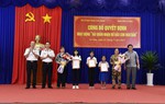  “Hải quân nhận đỡ đầu con ngư dân” tại tỉnh Cà Mau