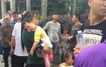 Cặp sinh đôi 3 tuổi bị bọn buôn người bắt cóc, người anh nói một câu khiến kẻ xấu bỏ chạy