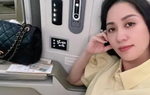 Phan Hiển "chán" vì Khánh Thi đi vé hạng thương gia, còn mình chỉ được đi hạng thường